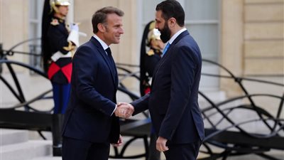 ماكرون يستقبل الرئيس السوري أحمد الشرع في قصر الإليزيه