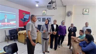 وكيل تعليم القاهرة تتفقد المراجعات النهائية للشهادة الإعدادية بمصر الجديدة