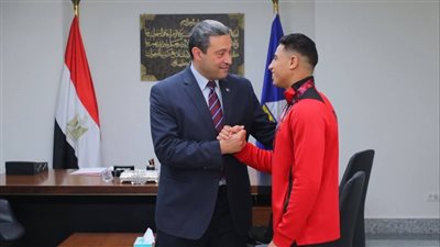 محافظ دمياط يكرم البطل يحيى الجمل بعد تتويجه ببطولة أفريقيا للمصارعة بالمغرب