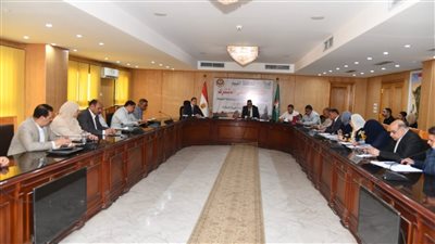 محافظ الفيوم يتابع ملف استغلال أراضي أملاك الدولة المستردة