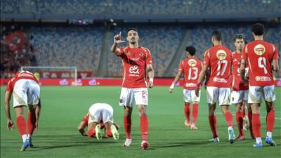 الأهلي يتقدم على المصري 2-1 في شوط أول مثير بالدوري الممتاز