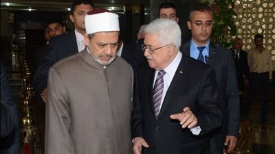 مستشار الرئيس الفلسطيني يرد على الخلاف بين محمود عباس وشيخ الأزهر 
