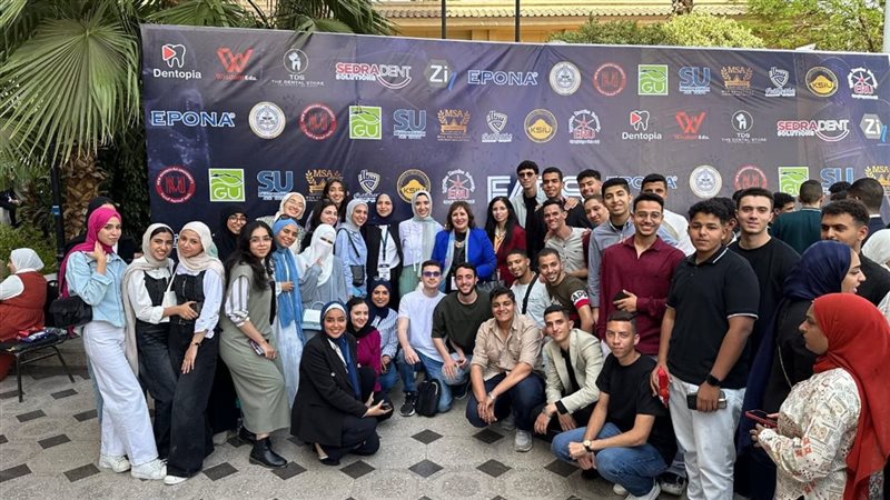 طلاب أسنان جامعة