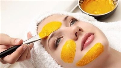 وصفات طبيعية من الكركم لمحاربة ندبات حب الشباب والبقع الداكنة
