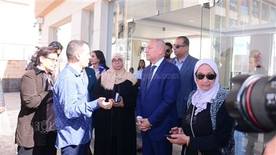 محافظ القاهرة يتابع أعمال تشغيل سوق عبد المجيد الحضاري بالمقطم (صور)