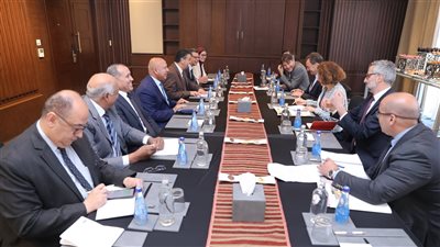 وزير الصناعة: نتطلع إلى زيادة حجم التعاون المشترك مع فرنسا 