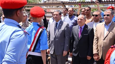محافظ دمياط يشارك في مسيرة طلاب الجامعة احتفالًا بالعيد القومي (صور)