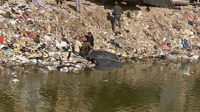 انتشال سيارة ملاكى عقب سقوطها في ترعة الشرقاوية بالقليوبية