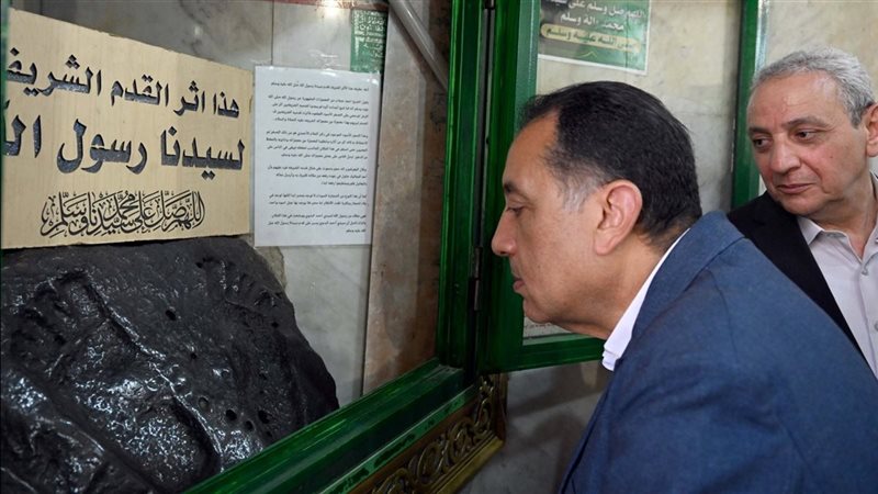 رئيس الوزراء في مسجد