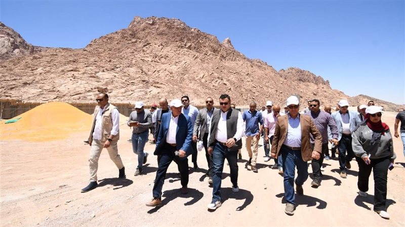 وزير الإسكان يتفقد