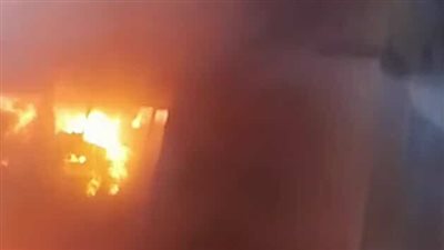 اللقطات الأولي لحريق نشب داخل الشركة القابضة للأدوية بالأزبكية (فيديو)