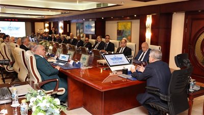 أسامة ربيع يجتمع مع ممثلي 25 جهة من الخطوط والتوكيلات الملاحية الكبرى (صور)