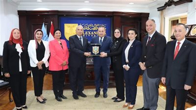 رئيس جامعة الإسكندرية يستقبل وفد المجلس القومي للمرأة