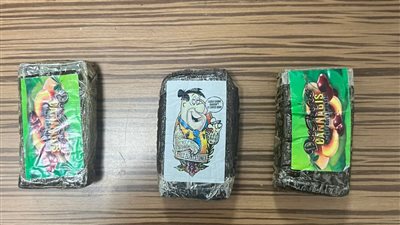 إحباط محاولة راكب تهريب مواد مخدرة في مطار القاهرة