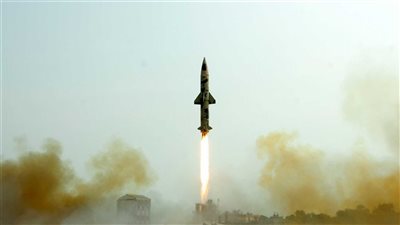 لحظة إطلاق باكستان صواريخ على مواقع هندية ردا على العدوان الهندي (فيديو)