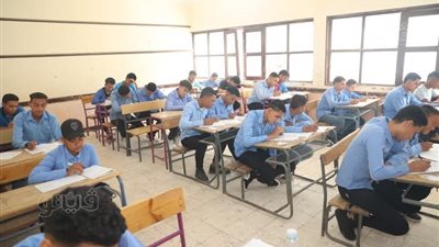 قطار امتحانات نهاية العام يصل محطة التعليم الفني والتربية الخاصة بالوادي الجديد 