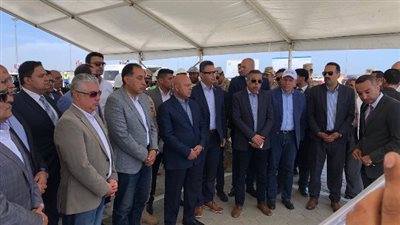 رئيس الوزراء يتفقد محطة دحرجة السيارات 