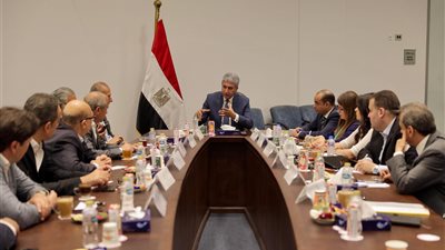 وزير الآثار يتابع تطوير الخدمات السياحية بأهرامات الجيزة
