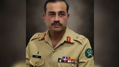 القناص الاستراتيجي، معلومات عن عاصم منير قائد الجيش الباكستاني