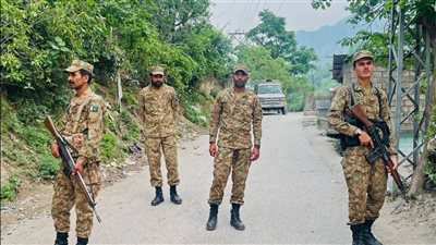 وزير باكستاني: المناوشات مستمرة على طول الحدود الفعلية مع الهند