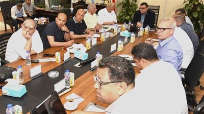 وزير الإسكان يتابع سير العمل بمنظومة مياه الشرب والصرف الصحي بمطروح