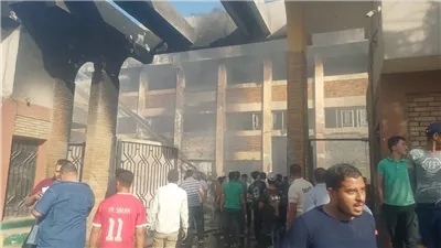 إخماد حريق مصنع البلاستيك بأكتوبر والمعمل الجنائي يفحص أسبابه (صور)