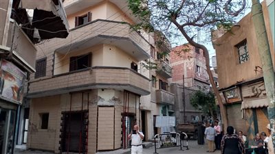 إخلاء منزلين بعد ظهور شروخ خطيرة بأحد العقارات القديمة بالقليوبية