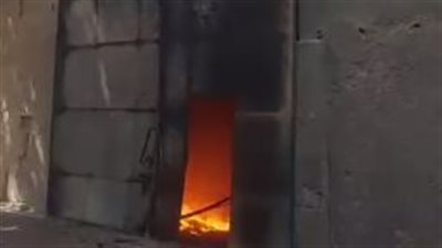 اللقطات الأولى لحريق نشب داخل مصنع بلاستيك بالسلام (فيديو)