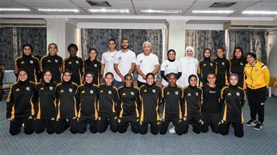 محمد عادل فتحي يكرم فريق السيدات بالمقاولون العرب في ختام الموسم