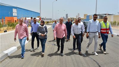 مسئولو الإسكان يتفقدون مشروعات السويس الجديدة