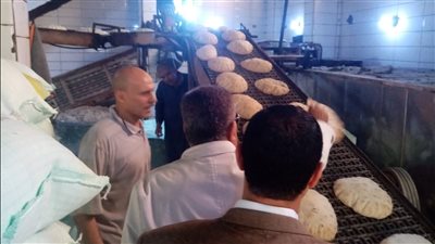 عقوبات رادعة لتجميع البطاقات، محافظ الدقهلية يفاجئ أفران الخبز بزيارة تفقدية (صور)