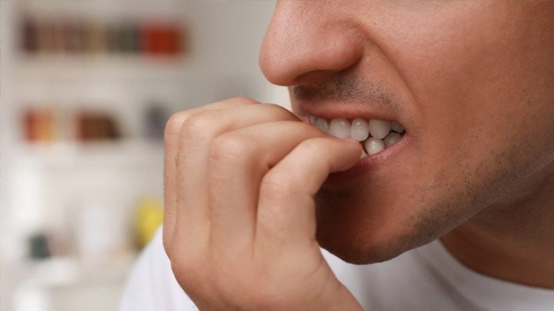 حكم قضم الأظافر للمحرم،