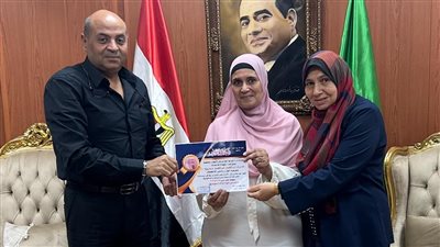 وكيل تعليم الدقهلية يكريم فايزة إبراهيم موجه أول رياض الأطفال 