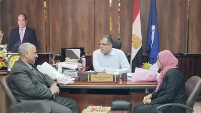 وكيل تعليم دمياط يستقبل أولياء أمور طلاب النظام المزدوج 