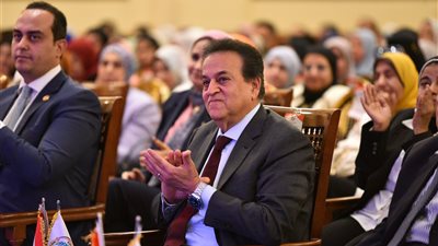 وزير الصحة يؤكد دعم الدولة لمهنة التمريض