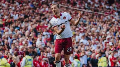 مانشستر يونايتد يسقط على أرضه أمام وست هام بثنائية في الدوري الإنجليزي 