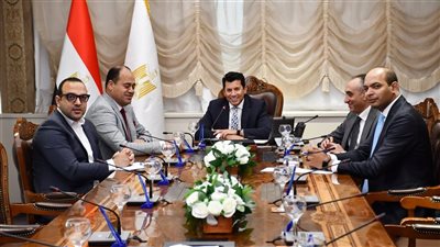 أشرف صبحي يبحث مع رئيس الاتحاد الدولي للسلاح سبل تعزيز التعاون المشترك