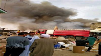 حريق هائل بمخزن خردة في الشرقية والدفع بـ3 سيارات إطفاء (صور)