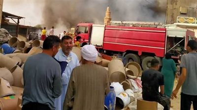 السيطرة على حريق مخزن خردة بالشرقية دون خسائر بشرية (صور)