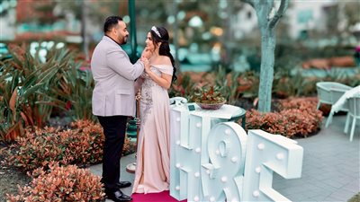 المطربة إيمان عبد الغني تنشر صورا رومانسية من حفل عقد قرانها