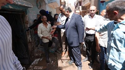 محافظ أسيوط يتفقد منطقة المصلة ويوجه بحل عاجل لمشكلة الصرف (صور) 