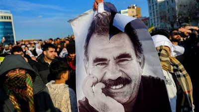 خلف القضبان منذ 26 عامًا، حملة عربية لإنهاء احتجاز الزعيم الكردي عبد الله أوجلان