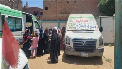 الكشف على 1640 مواطنًا خلال قافلة طبية بنزلة باقور في أسيوط (صور)