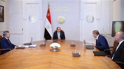 السيسي يتابع جهود تطوير الأسطول البحري لقناة السويس وخطة بناء القاطرات ومراكب الصيد 