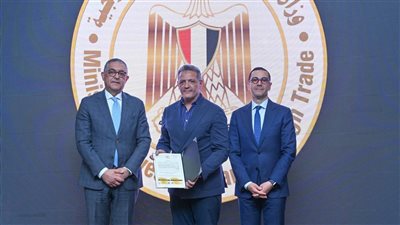 وزير الاستثمار يسلم 6 رخص ذهبية جديدة لعدد من المشروعات 