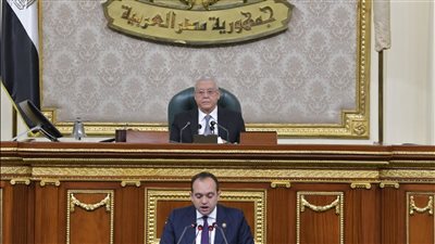 فتح كليات بلا حسيب أو رقيب، انتقادات حادة للحكومة بسبب التعليم الصيدلي