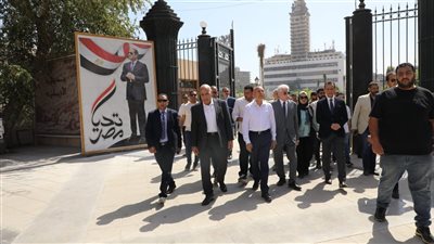 مستشار الرئيس ومحافظ القاهرة يتفقدان القاهرة الخديوية (صور)
