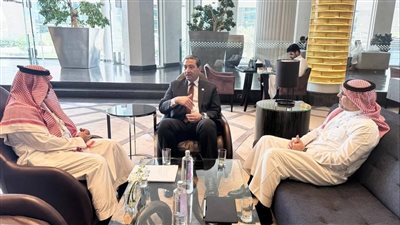 محافظ دمياط يبحث مع ممثلي الصندوق السعودي للتنمية سبل دعم المشروعات الاستثمارية