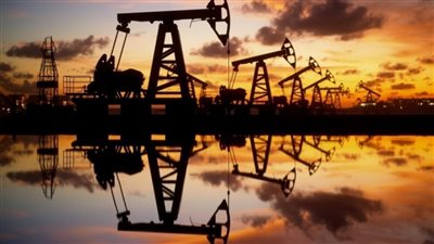 النفط يرتفع بعد تأجيل ترامب الرسوم الجمركية ضد أوروبا