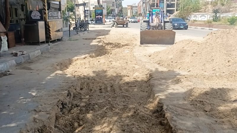 جانب من أعمال الطرق،